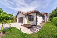 New, modern pool villa in Naples Park / 15 min. walk to the beach