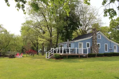 Quaint Cedar Shake Cottage. Stunning Views of Maple Lake. Pet-Friendly! Hotels near Maple Lake Park