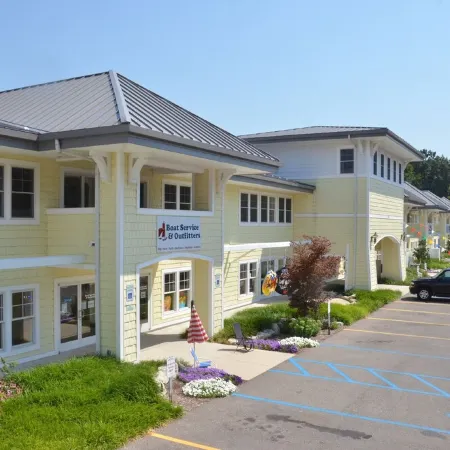 Staterooms 2K, Road View, newly built, seasonal heated pool, beach nearby