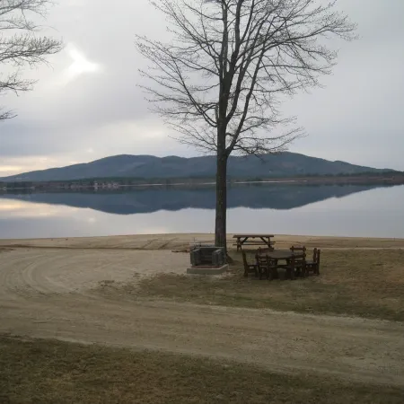 Waterfront Home on the Beach. Ossipee Lake Отели в г. Оссипи