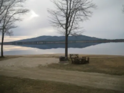 Waterfront Home on the Beach. Ossipee Lake 奧西皮酒店