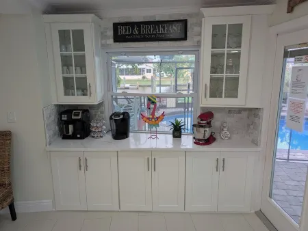 Luxury Palm Tree Two / 3 King Beds, Put Put Golf, Heated Pool, 7 Person Hot Tub Отели в г. Apollo Beach