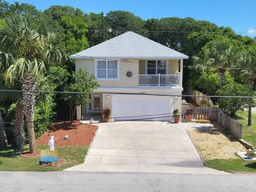 1ST STREET II BEACH HOUSE, UPDATED DOG FRIENDLY  FENCED IN YARD 1 BLOCK TO BEACH