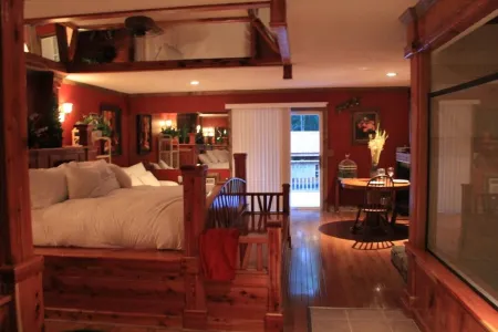 Lazy G #1 Honeymoon Suite