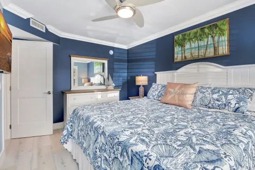 BEST LOCATION IN Naples! 300 steps to white sand beaches. All new!!!