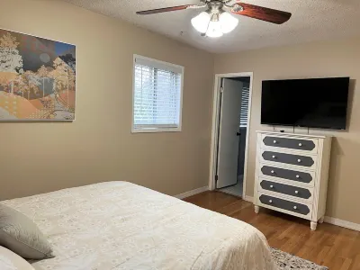 Cozy Oasis ★ Ace Location ★ Fully Equipped ★ Hotels near ApproXie Urgent Care - Madison