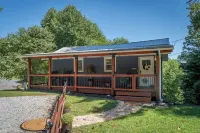 Boho Chic Retreat! Hot Tub+Fire Pit! Nearby Spruce Pine & Blue Ridge Parkway! Hotels near Little Switzerland Tunnel