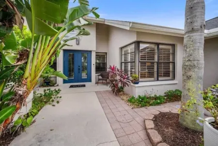 Heated Pool, Arcade, <10 min Beach ~ 25 min to RSW Отели рядом с достопримечательностью «Ровер Ран»