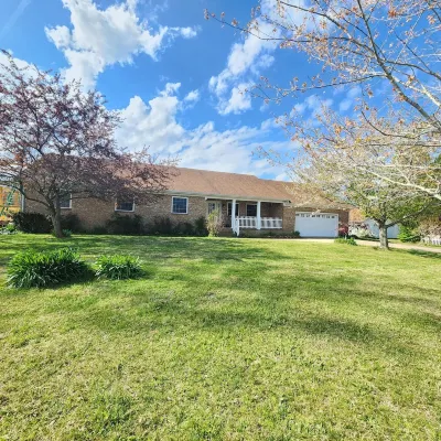 Lake it Easy at Kentucky Lake Hotels near Benton Bark Park