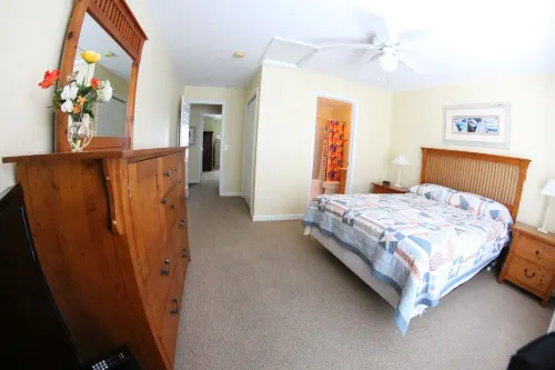 Pet friendly Leeward Cottage: Only a Few Steps to the Beach - 2성급