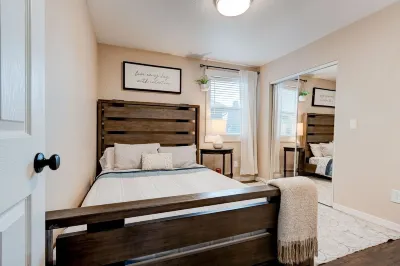 Cozy home in the heart of Vancouver. Next to a park. Few min drive to PDX. Hotel in zona Interstate Bridge