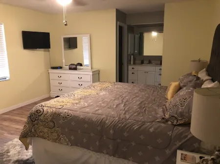 Tranquil Waterfront 3-2 Home; Great Year-Round Fishing, Outdoor Activities Отели рядом с достопримечательностью «American Pro Diving Center-Swim With Manatees»