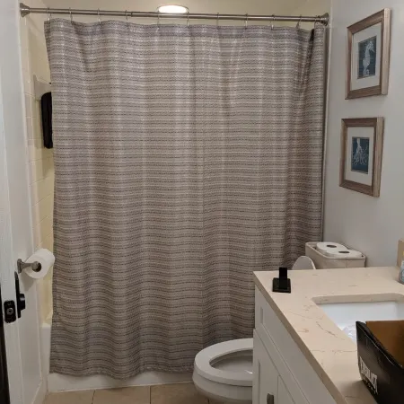 {PRIVATELY OWNED} This 2 Bedroom Has Everything You Need.with a Fantastic View.