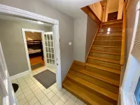 Private Home, Hot Tub, Wifi, Rural Setting, Gas Stove, 70" SmartTV