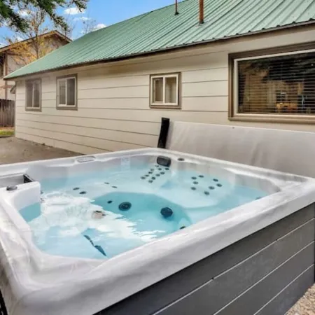 Park Ave on the Hill w/ new Hot Tub