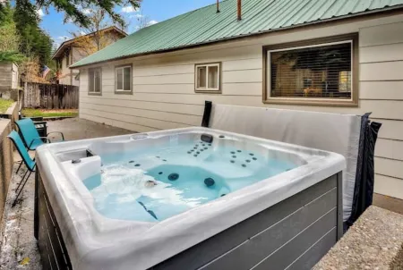 Park Ave on the Hill w/ new Hot Tub