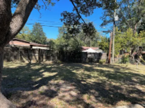 4 bed, 2 bath home conveniently located in NE Gainesville