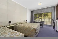 Amethyst Court Motor Lodge - Motels