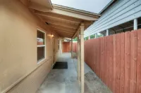 Cozy & Stylish 2BD/1BTH - Great for Long-term Stay
