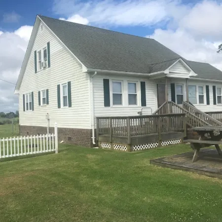 Beautiful pet friendly lodge in a quaint fishing village and sleeps 16