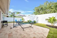 Peaceful Villa, 3.3 mi to the Beach & Big Parking