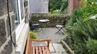 Character cottage (18c) on the edge of historic Belper Hotels near Ritz Cinema Belper