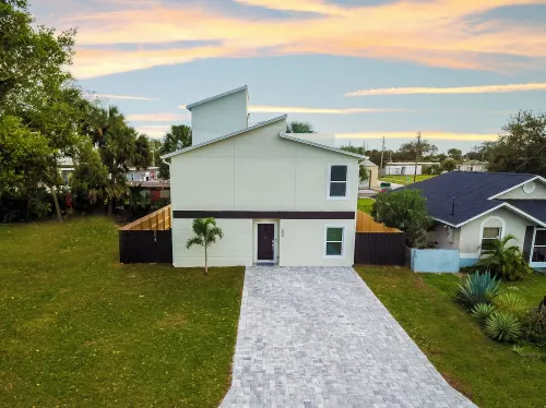 New Home: Rooftop Seating - Grill - Pets - Sleeps 10