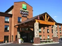 Holiday Inn Express & Suites Donegal فنادق في Ligonier