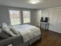 Cozy home 5 minutes to shopping center, HC college, 2 kitchens, 2 living rooms