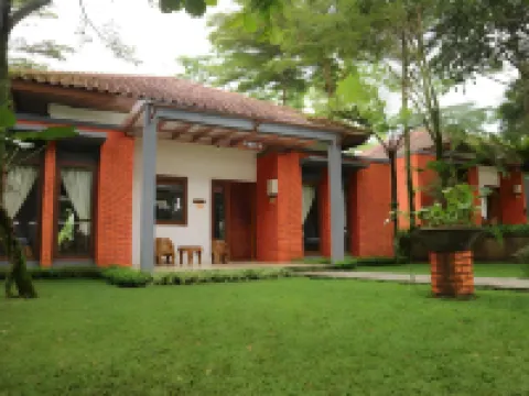 Villa Bukit Pinus Hotels in Caringin