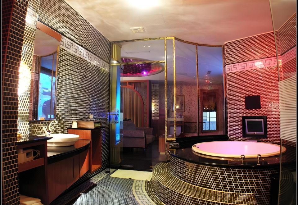 2. 하코다테 모텔..