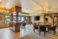 Entire Mansion with Indoor Pool! Perfect for Hosting Groups. on Lake Michigan