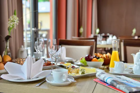 Schlosshotel Blankenburg Отели в г. Каттенштедт