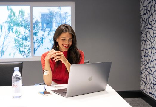 몬트로즈 앳 비벌리 힐스의 탁 트인 옥상 수영장