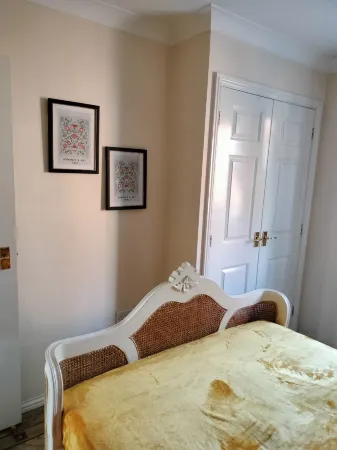 Canalside Chic – Your London Escape Starts Here!  Wifi and Airport Transfers