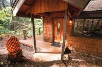 Mountain modern cabin close to Apple Hill wineries and Sly Park Recreation area.