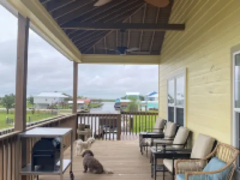 "The Yellowfin"  trophy speckled trout, redfish and flounder fishing. Hotels in Hackberry