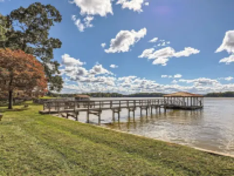 Dogwood Bay Hotels in Fallstown