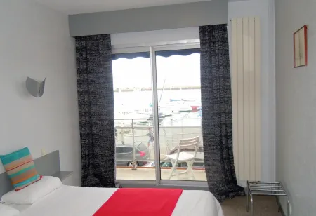 ENEZ ROUZIC, balcony on the marina