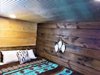 Tiny Home at Kentucky Lake's Lynnhurst Family Resort Hoteles en Condado de Calloway