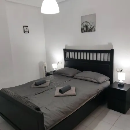 2-bedroom apartment-close to beaches and center