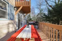 Modern Nature Escape with HotTub & GameRoom