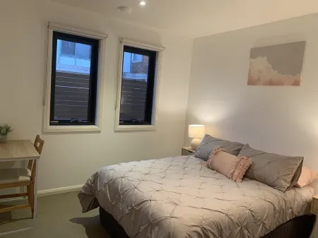 Affordable 2BR Apartment near Melbourne CBD Address:125Raleigh Road,Maribyrnong Отели рядом с достопримечательностью «Река Марибирнонг»