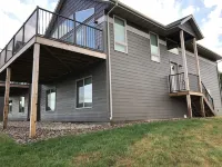 Beautiful 2 story cabin at Bridges Bay with lake view!