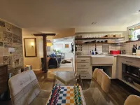 Eclectic Artist Flat: Great midpoint between Seattle, Tacoma, and National Parks Hotels in Auburn