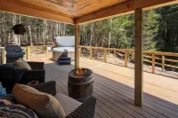 Creekside Couple's Retreat w Hot Tub, Sauna and Game Room, 2 Minutes from Lake