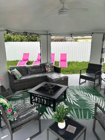 Beautiful 4-bedroom house in Heart of  Miami Gardens with POOL, AC and WiFi