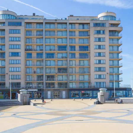 Stylish Stay w Sea Views