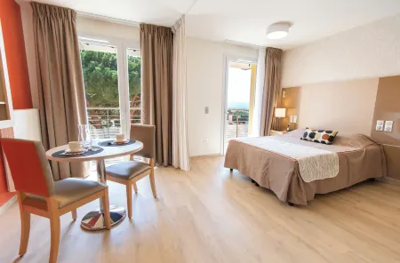 Zenao Fréjus Отели рядом с достопримечательностью «Camping Resort and Spa La Baume la Palmeraie»