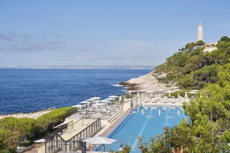Grand-Hotel du Cap-Ferrat, A Four Seasons Hotel Отели рядом с достопримечательностью «Musee des Coquillages»
